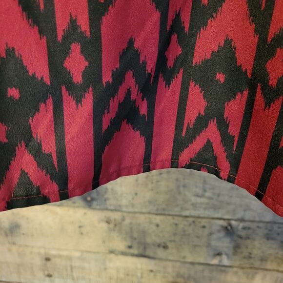 Forever 21 women's dark red & black tribal Aztec design lightweight top size 1x - Picture 5 of 9